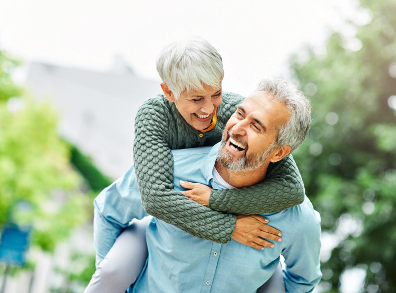 Entretenir son couple après 60 ans : les secrets et conseils pratiques