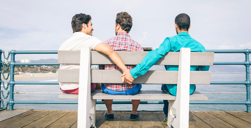Tout savoir sur les coupes libres gays : comment fonctionne la relation ?